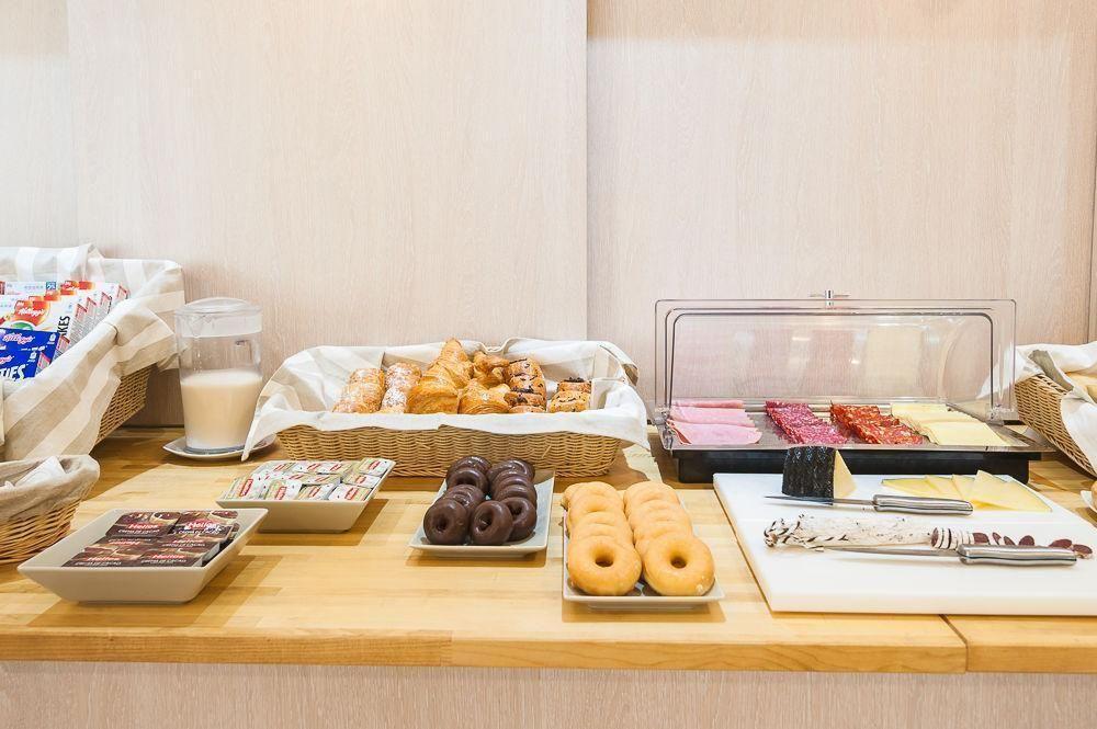 马德里洛扎斯住宿加早餐酒店 拉斯·罗萨斯·德·马德里 外观 照片