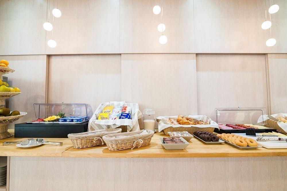 马德里洛扎斯住宿加早餐酒店 拉斯·罗萨斯·德·马德里 外观 照片
